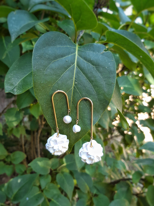 Ariana pearl earrings