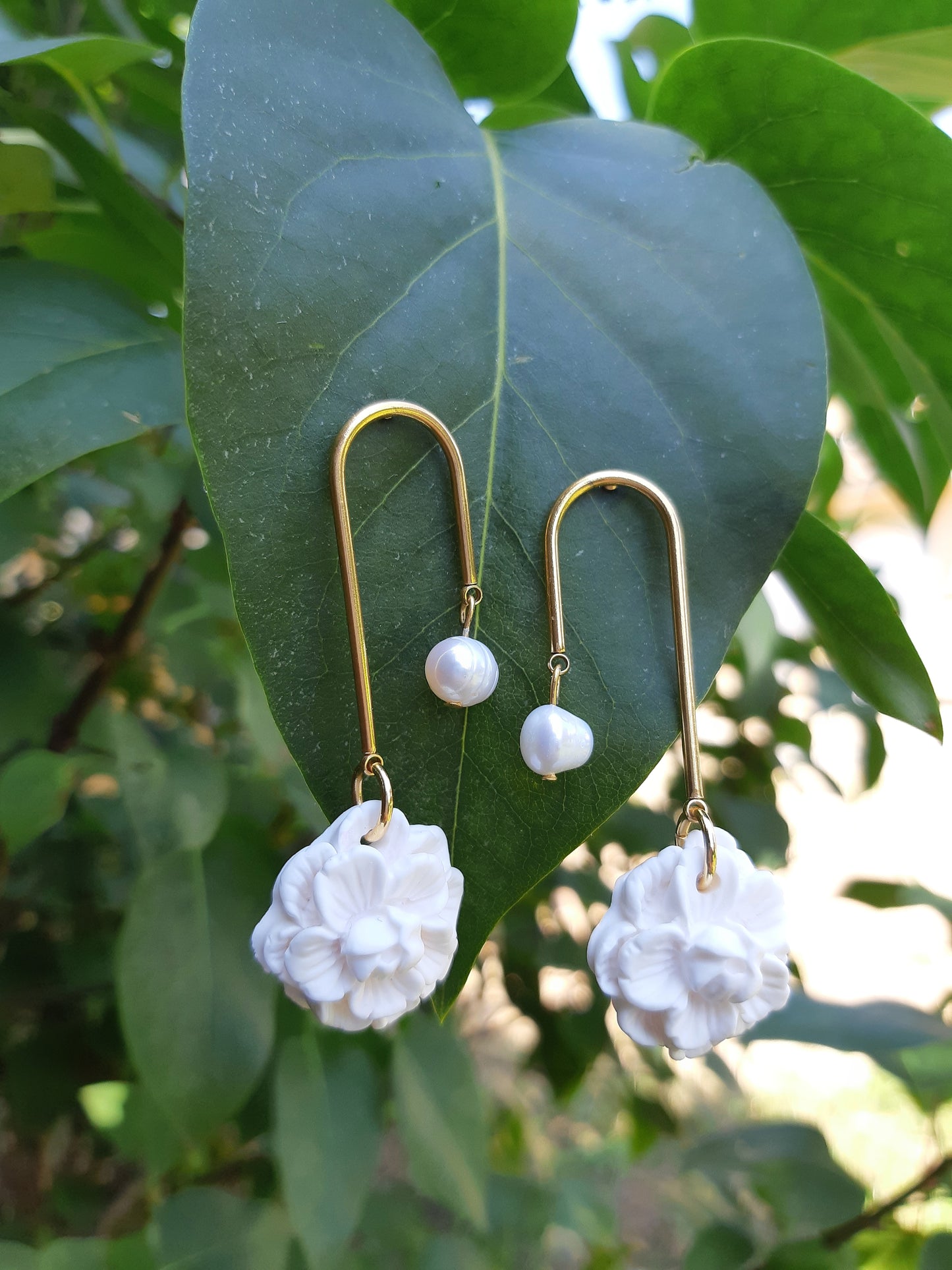 Ariana pearl earrings